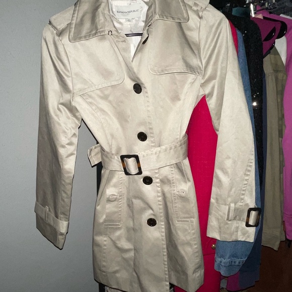 Banana Republic Women's Classic Tan Trench Coat - Picture 1 of 3